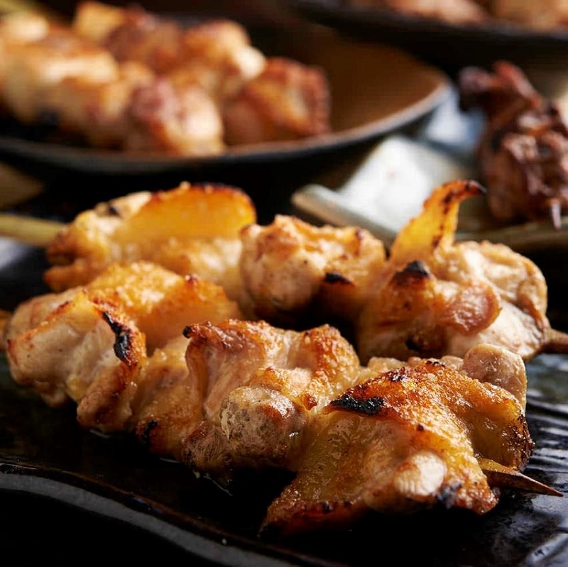 焼き鳥をはじめ人気の鶏料理が食べ放題で楽しめる亀有の居酒屋「とりいちず」